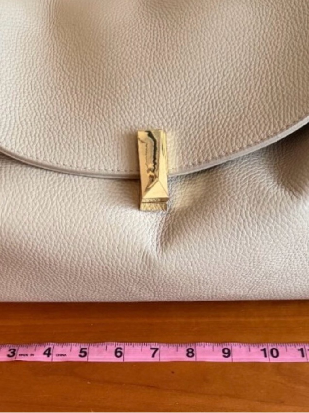 Minimalist Women's Genuine Leather Shoulder Bag in Tan with Gold Clasp - Picture 5 of 7